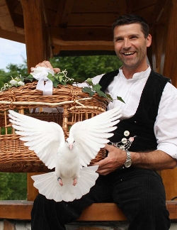 Andre Sellmann und fliegende Taube